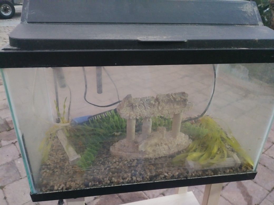 Fish Tank 20'Lx12'Hx10'Depth.with motor/thermometer