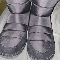 Fur inside winter boots 