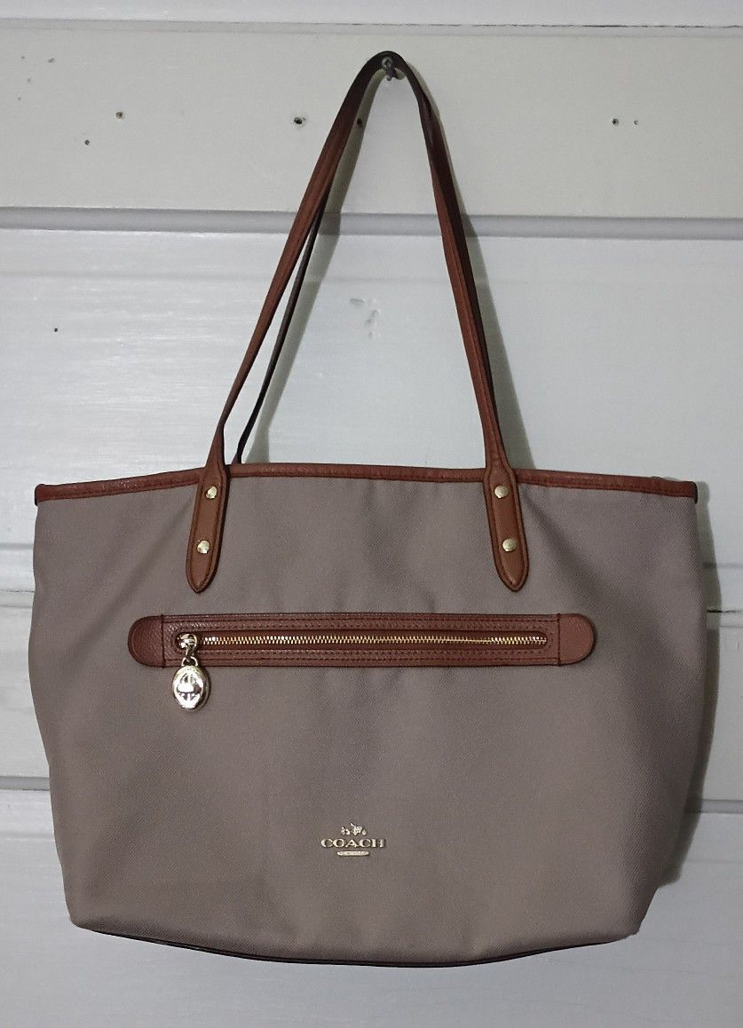 Coach Sawyer Tote Shoulder Bag