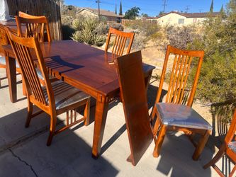 Dinning table with 6 chairs and a leaf to expand table length