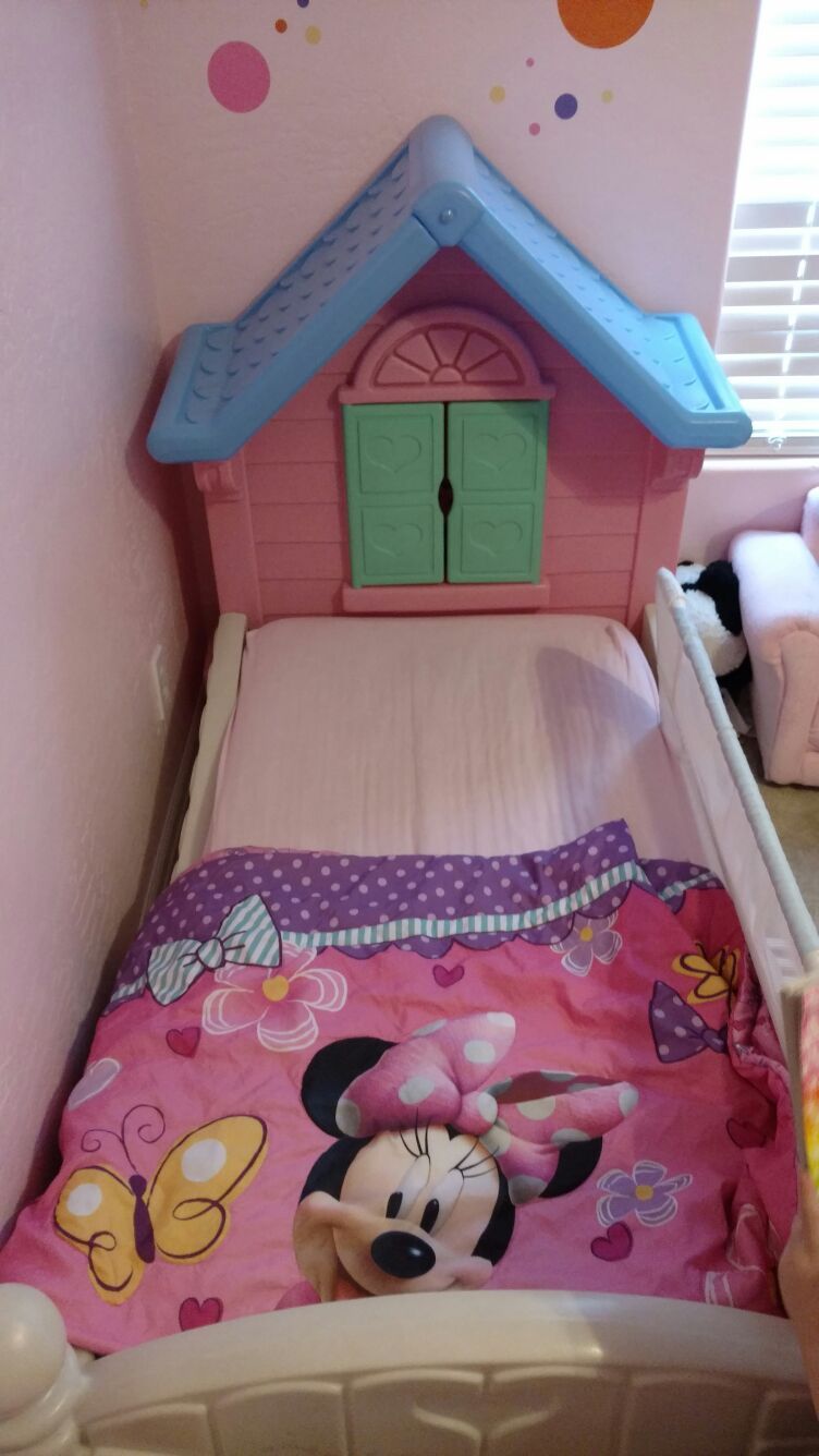 Little Tikes Storybook Cottage Toddler Bed