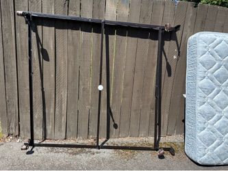 Queen size metal bedframe