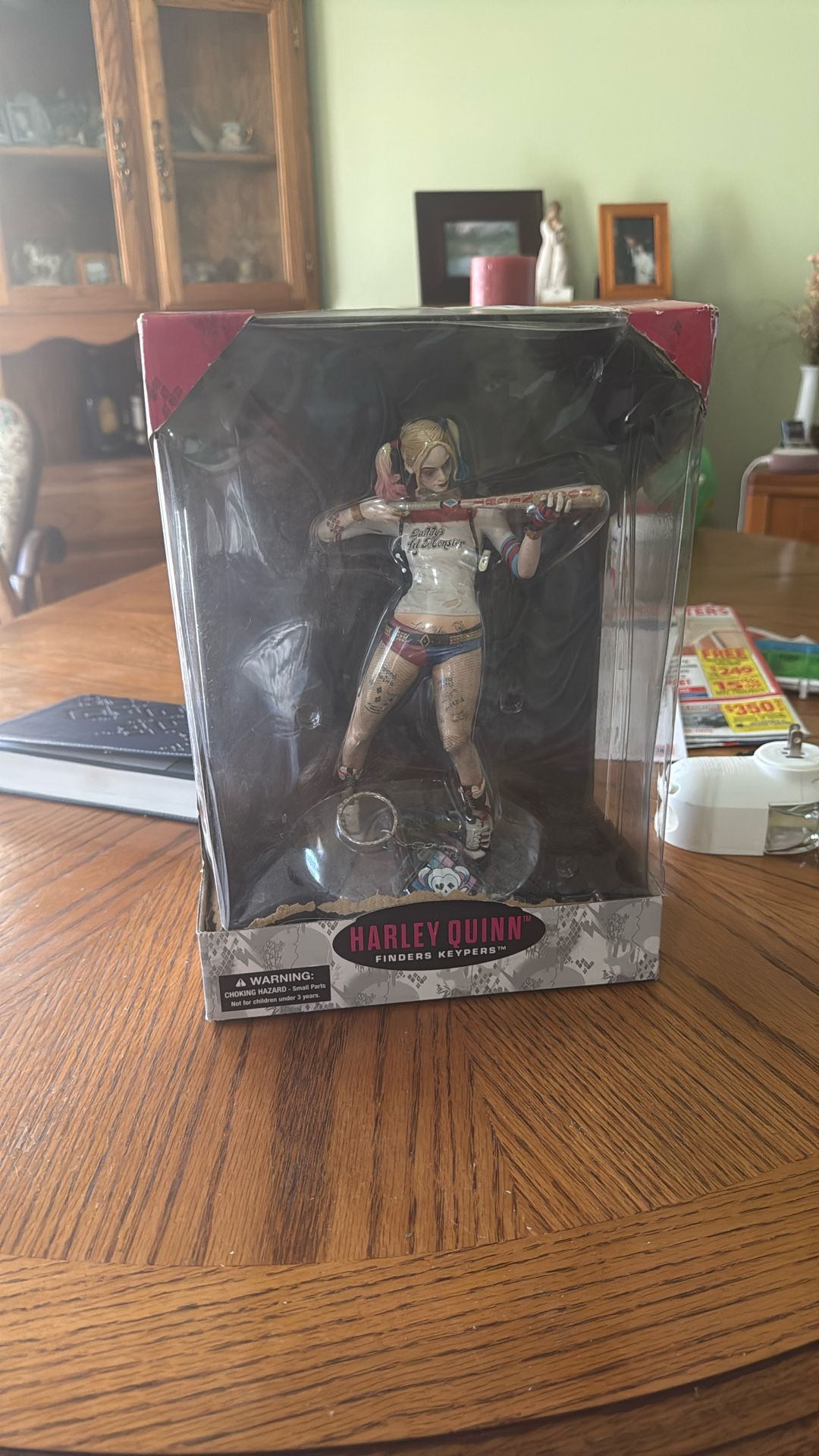 Harley Quinn (Suicide Squad) Figure And Keychain