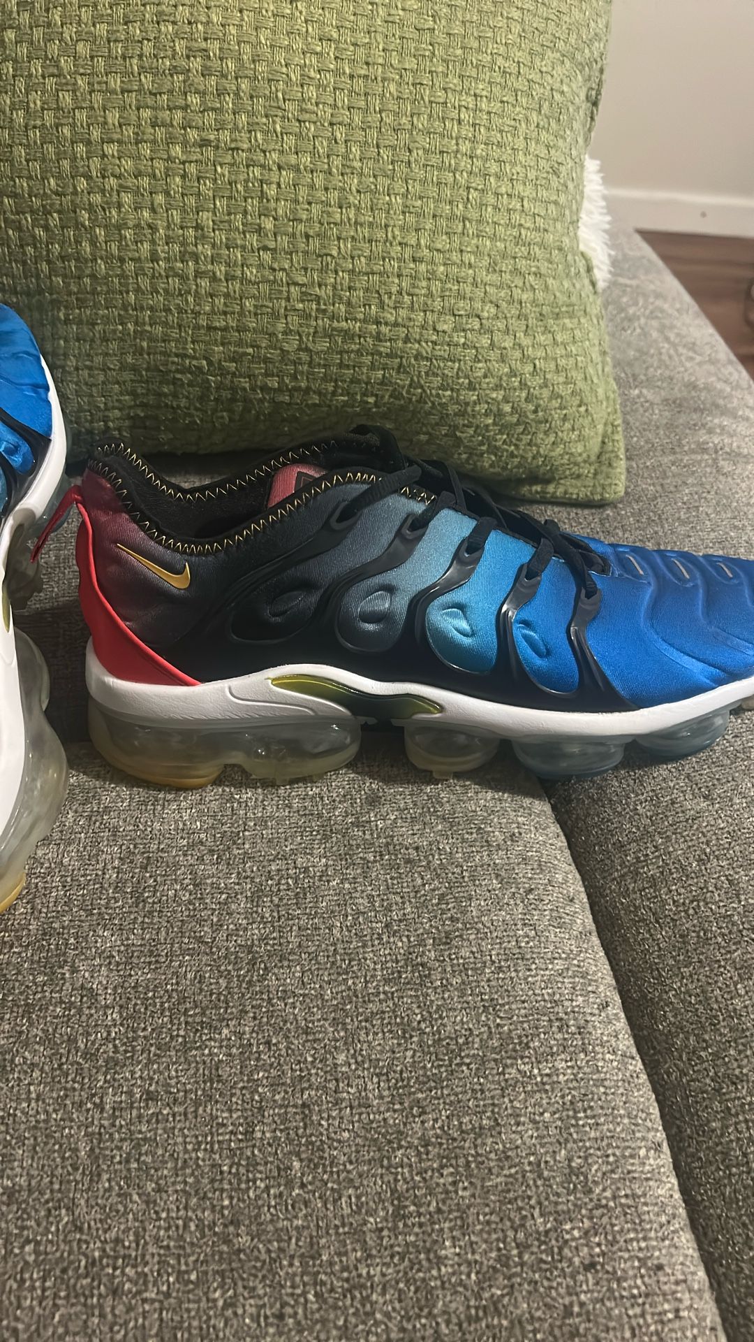 LIFE TOGETHER, PLAY TOGETHER NIKE AIR VAPORMAX PLUS.