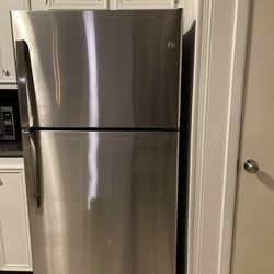  19.2 Cu. Ft. Top Freezer Refrigerator in Fingerprint Resistant Stainless Steel, Garage Ready
