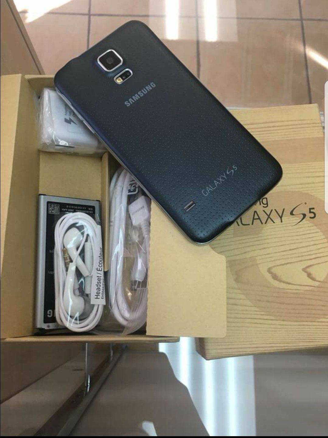 Samsung Galaxy S5. Factory Unlocked and Usable with Any Company Carrier SIM Any Country