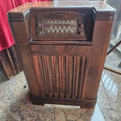 Antique record/ Radio player