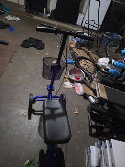 Knee scooter