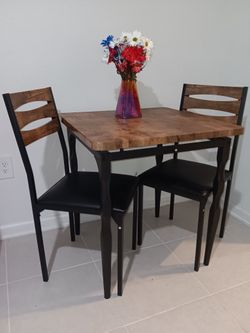 Space Saving Dining Table With Chairs (27x27)