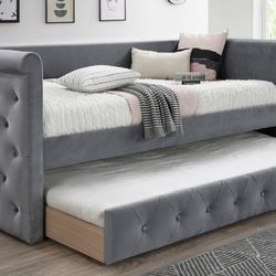 Beautiful Day Bed Couch New