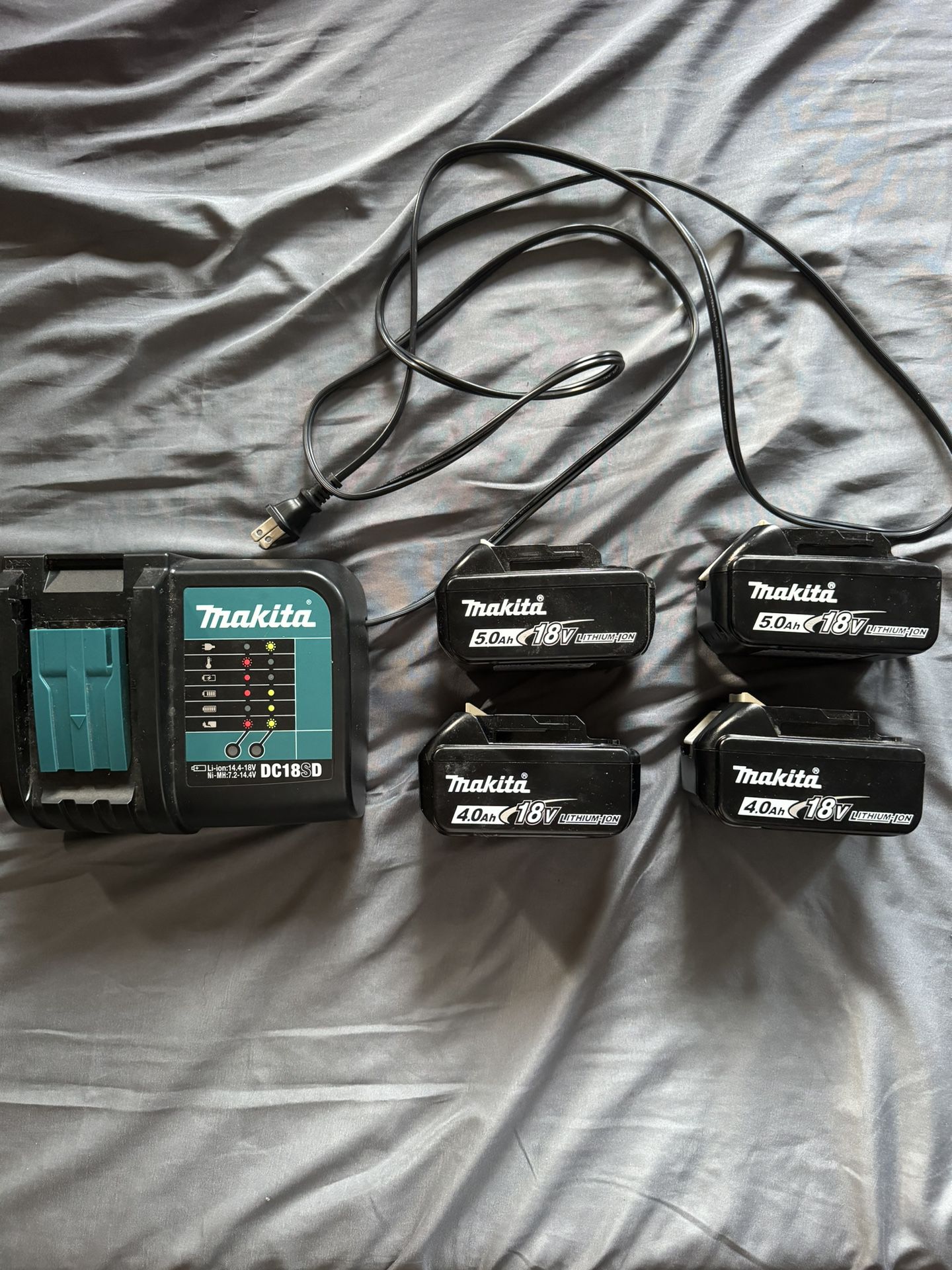 MAKITA 18V LITHIUM-ION BATTERIES WITH CHARGER 