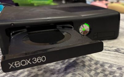 Xbox 360, 3 controllers, 22 games, and Kinect