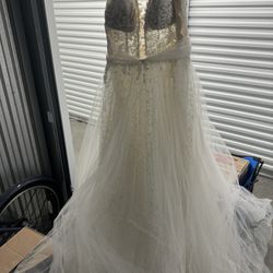 Wedding Dress Size 8-10 Adjustable- Vestido De Novia with Veil. 