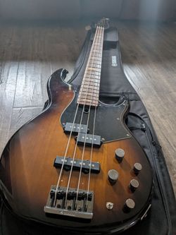 Yamaha bb734A bass