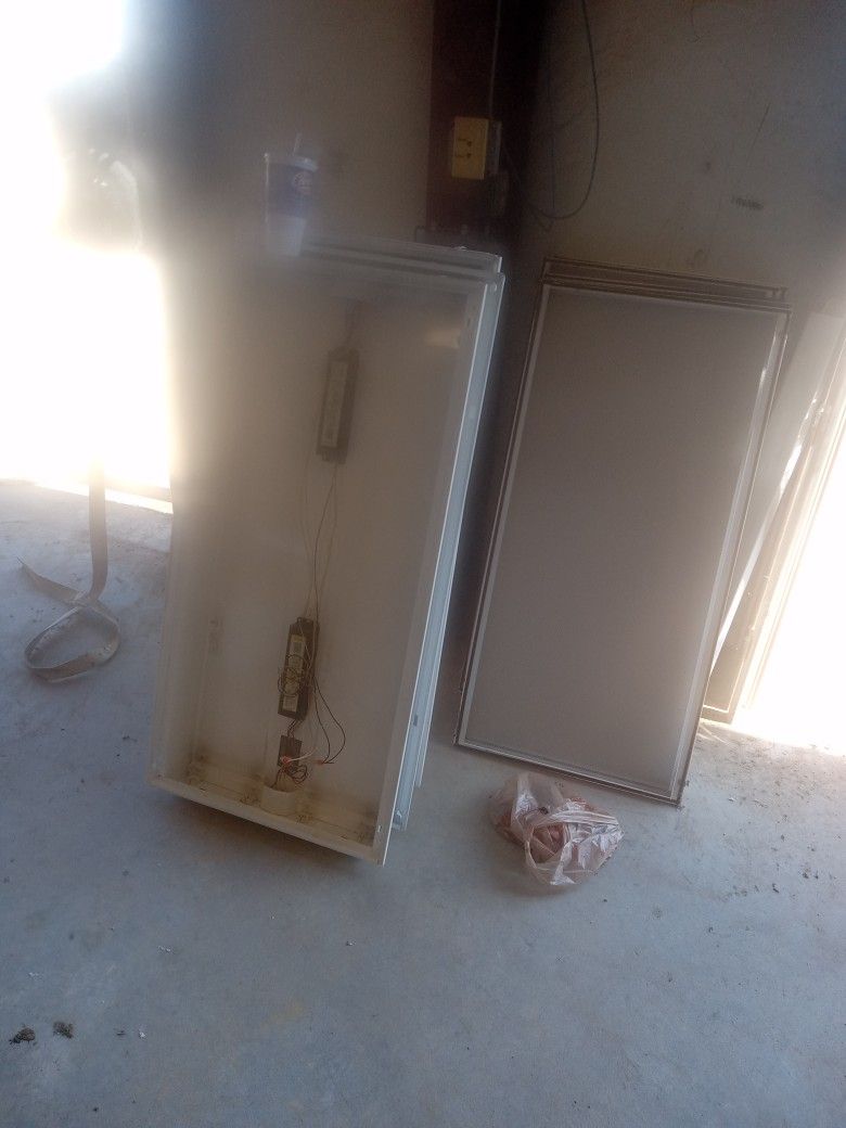 Williams Fluorescent Lights 24 Of Them For 30 Dollars each