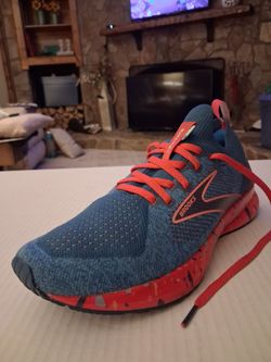 (Size-8) Like New, Women's, Brooks Levitate Stealthfit 5 Women's Runners (B Standard) (475)