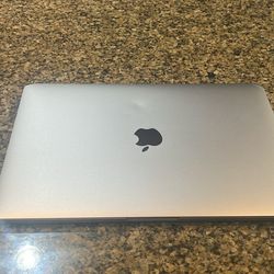Apple macbook pro 2017 8 gb ram 256 ssd 13.3 inch 