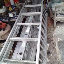 100$ Retractable Ladders 38ft.