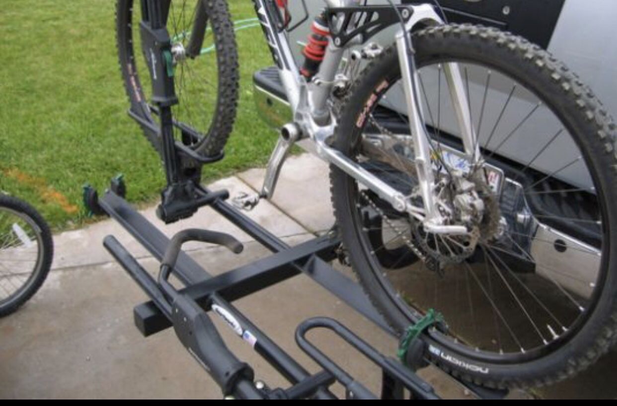 THULE Sportworks hitch mount bike rack (2 bikes, 2” insert) for Sale in