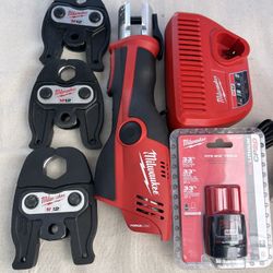 USED Milwaukee M12 12-Volt Lithium-lon Force Logic Cordless Press Tool Kit (3 Jaws Included) with battery 2.0