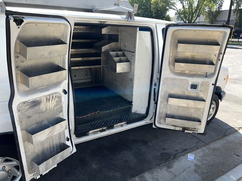 2000 Ford E-350