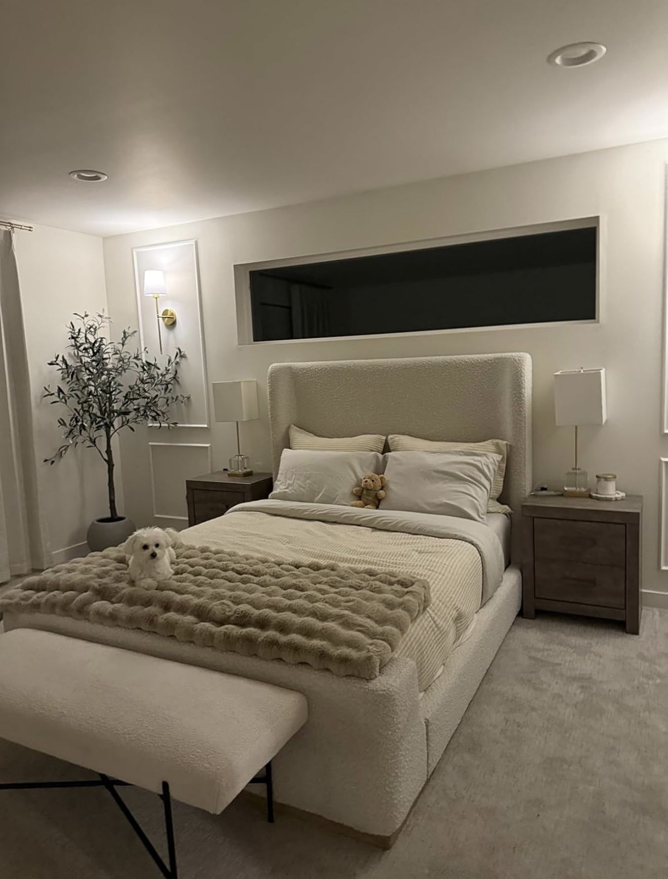 BEIGE bed W/ Wingback Headboard π©Άπ©Ά