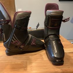 Salomon Womans Ski Boots. Size 27.5. Perfect  For Any New Riders!