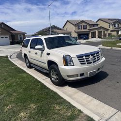 2008 Cadillac Escalade Seats 8 People Plus Large Storage