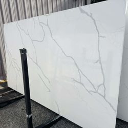 QUARTZ STONE SLABS SUPER JUMBO IN CALACATTA CARRARA MARBLE 📏Each slabs cover  75.7 sq.ft, Thickness 3 cm 🔥Price $999 per Slab🔥 