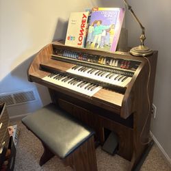 Organ/ PRICE JUST REDUCED 