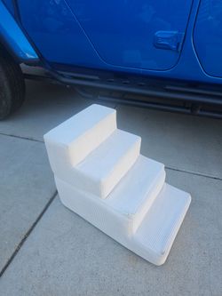 Pet stairs in Good condition