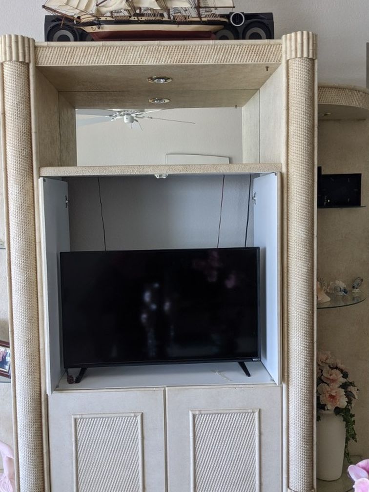 Lighted Tv Wall Unit That's Free But Must Pick Up Asap