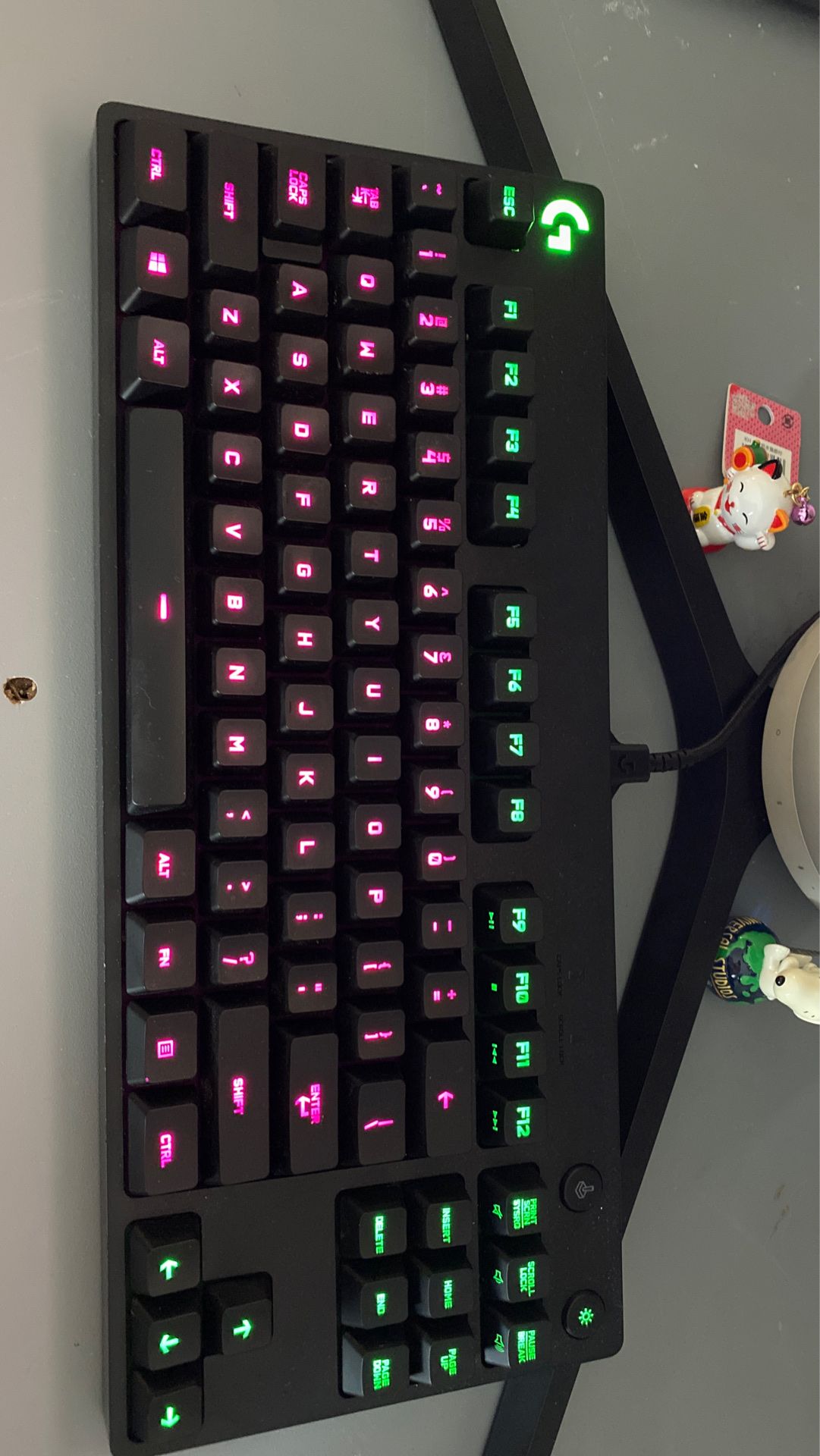 Logitech pro rgb gaming key board