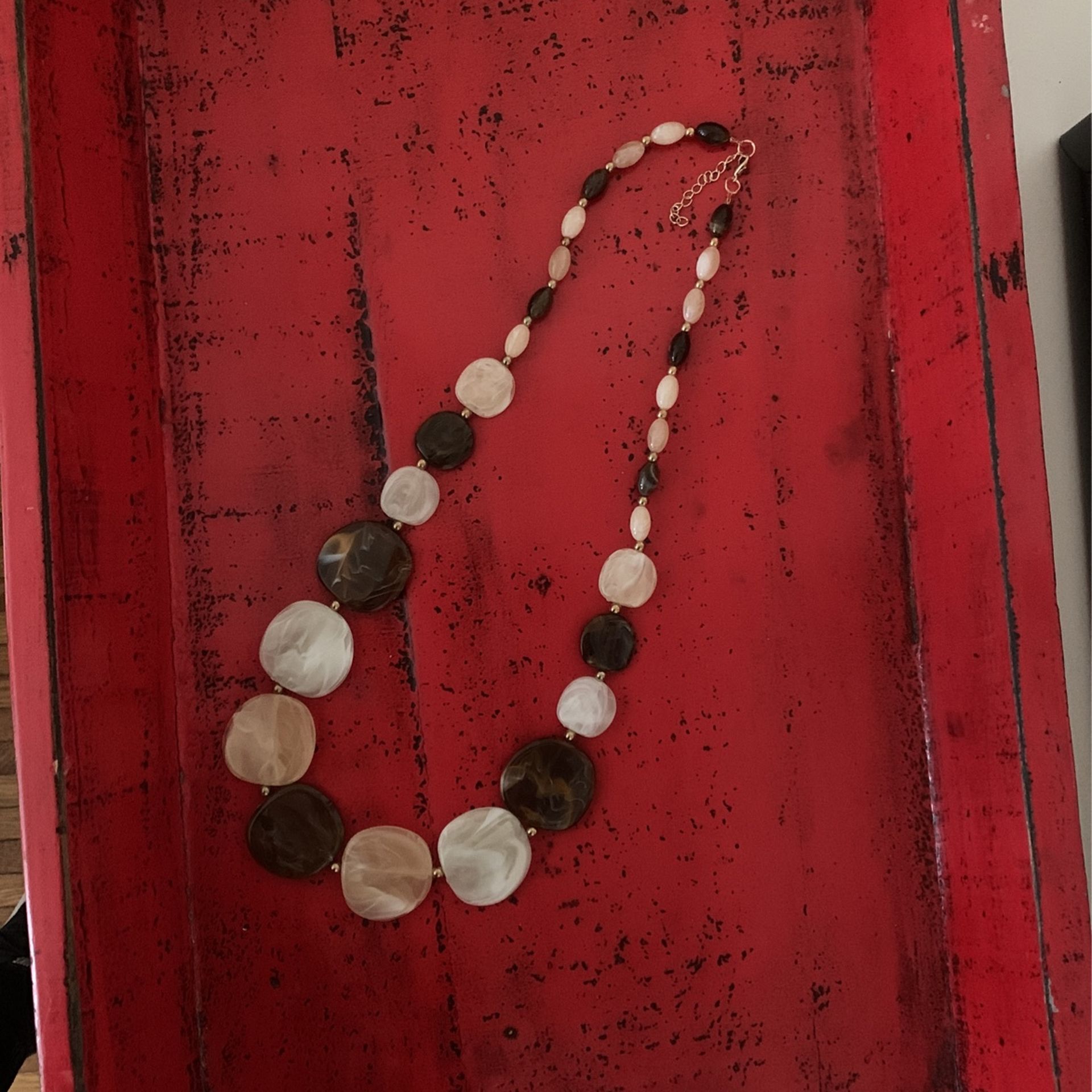 RETRO MOD MARBLED LUCITE CHUNKY BEADED NECKLACE FALL TONES