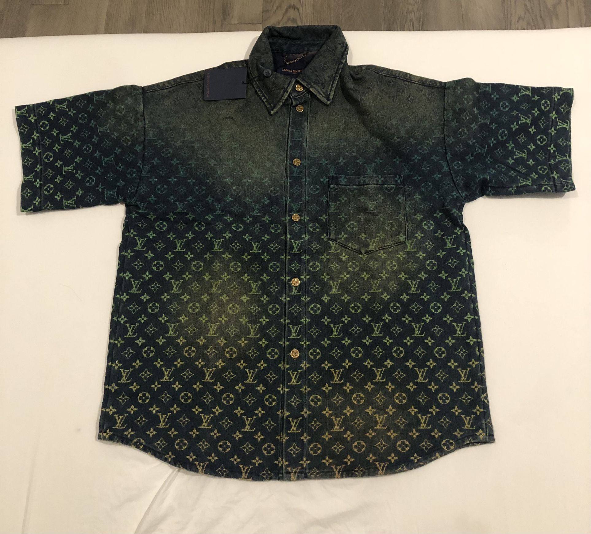 Pre Owned Louis Vuitton Men’s Shirt Green Size M