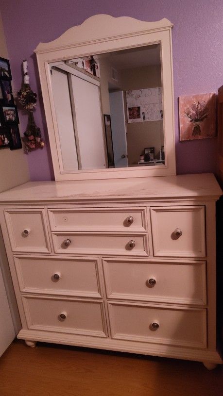 Beautiful White Real Wood Dresser With Mirror