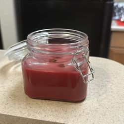 Woodwick Candle In A Clear Container With Lid. 