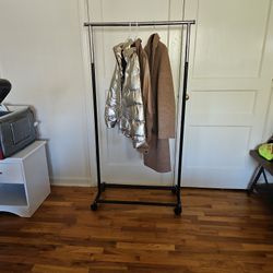 Expandable Garmet Rolling Rack, Black