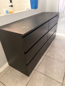 Dresser black