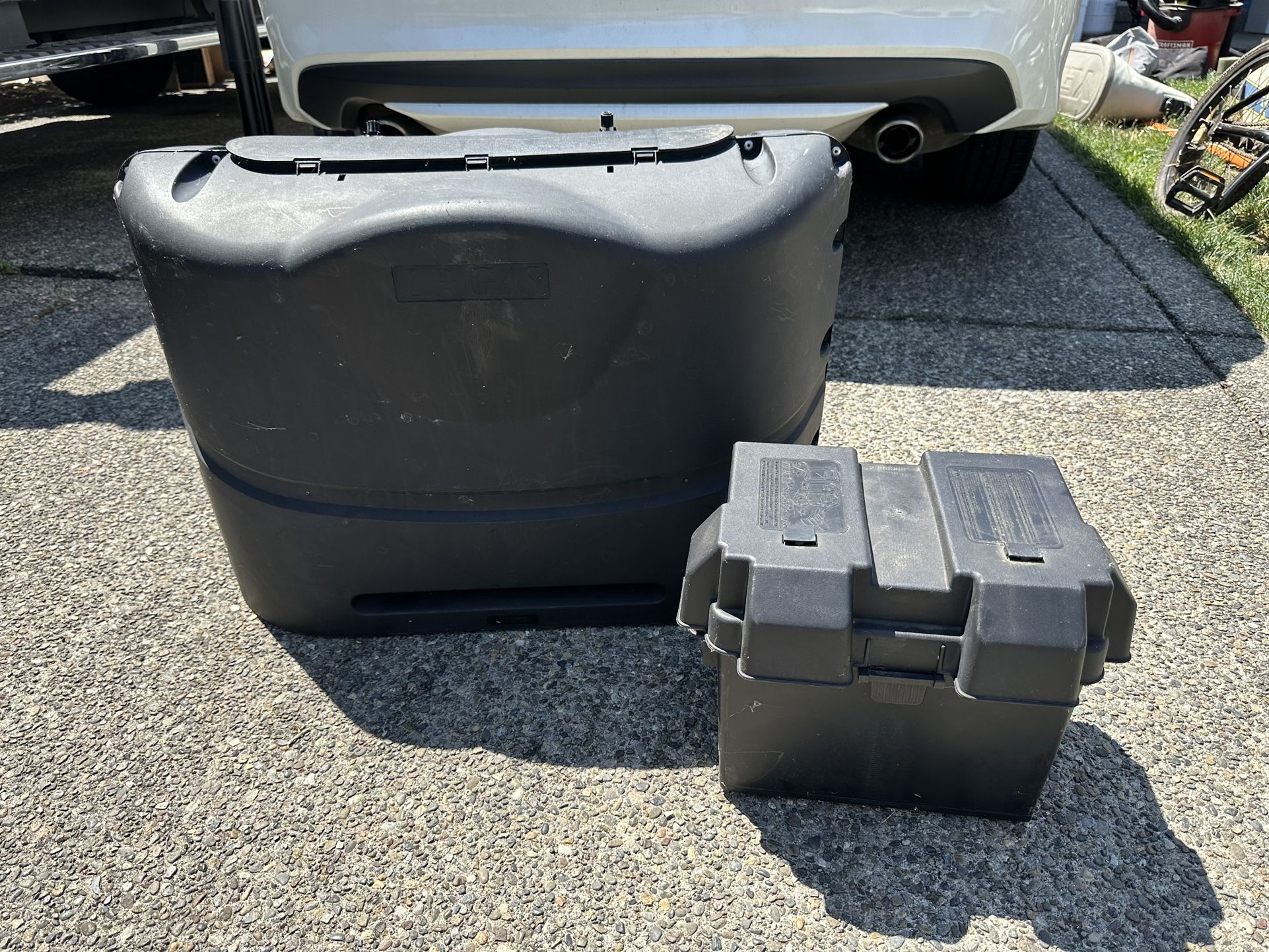 RV Propane Tank Cover & Battery Box