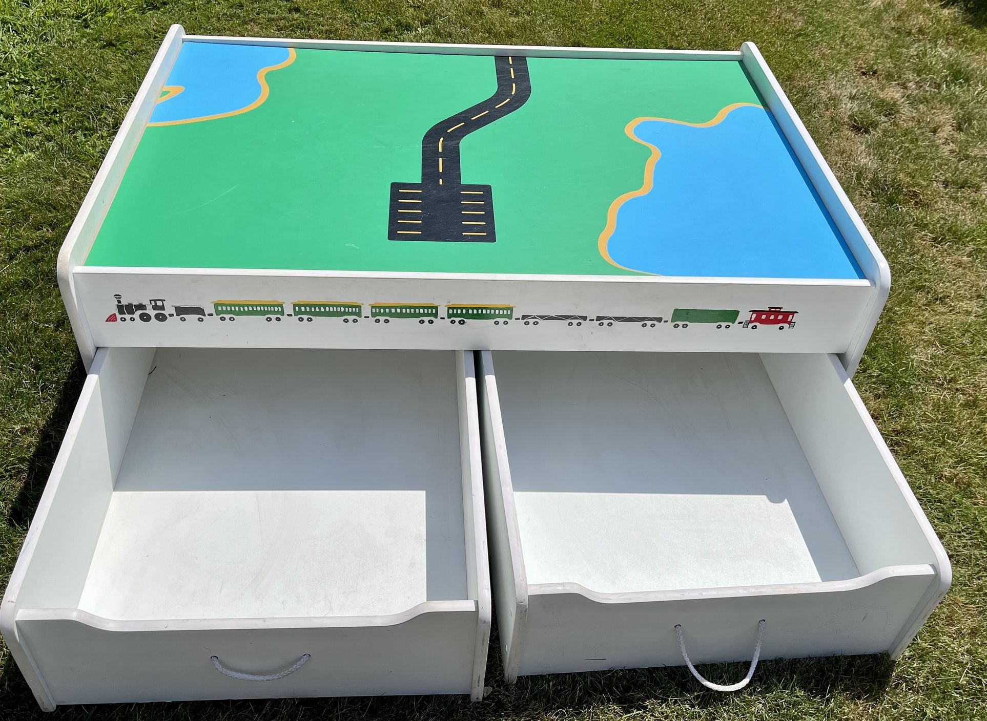 Train table (CML Distributers) Vintage Train Table (GREAT Condition) WITH TOYS and parts!