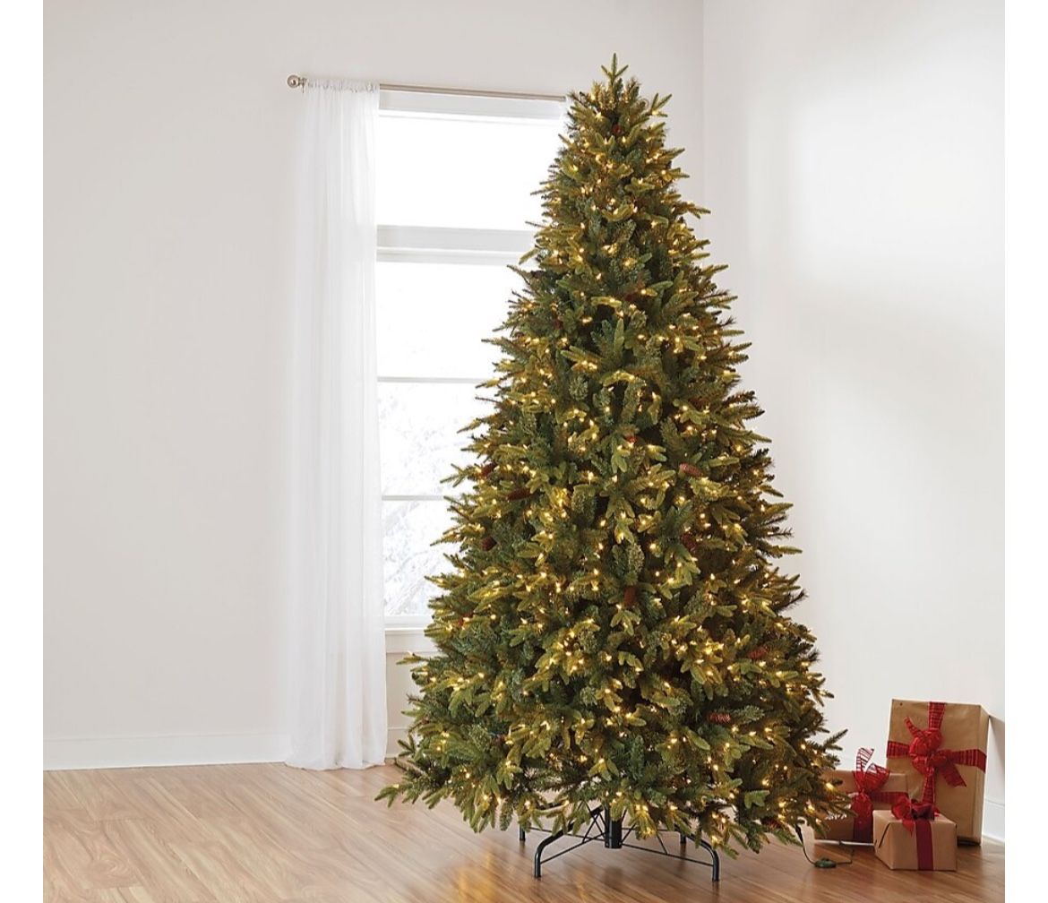 Holiday Living 9-ft Hayden Pine Pre-lit LED Artificial Christmas Tree
