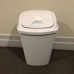 13.2gal Sterilite Swing-Top Bin Rect. White