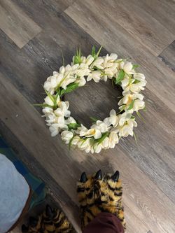 🌿🤍 BEAUTIFUL WHITE FLORAL GRAPEVINE WREATH – $25! 🤍🌿