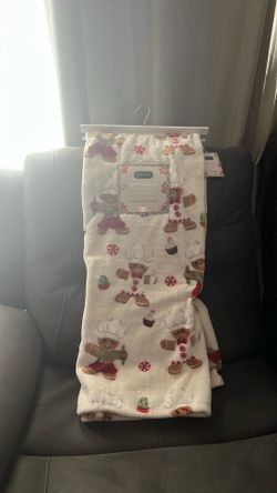 GINGERBREAD BAKER THROW