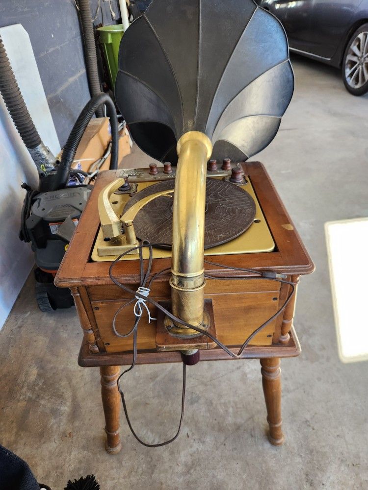 THE GRAFONOLA BY GUILD ALL TRANSISTOR