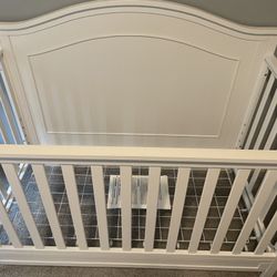 DaVinci Charlie 4-in-1 Convertible Crib