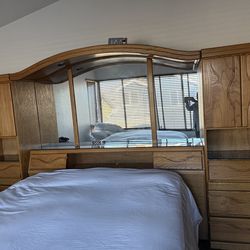 Queen / King Bedroom Set