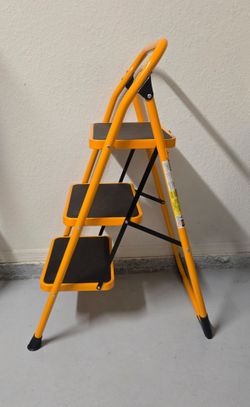 Folding Step Ladder