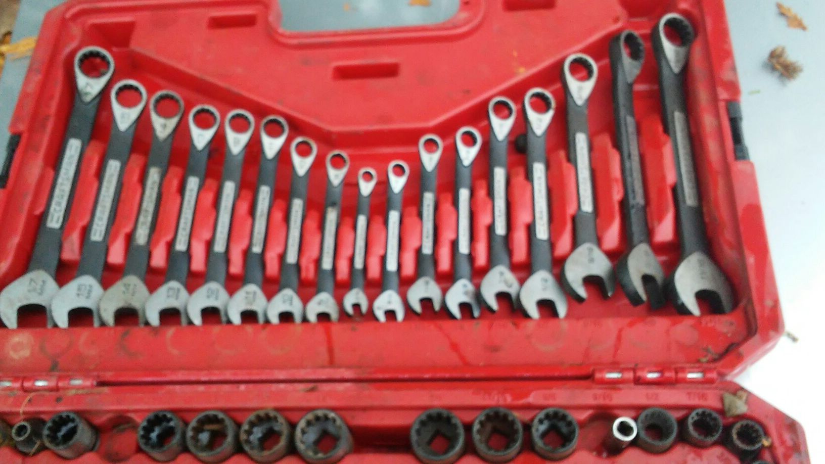 Craftsman fit all application socket wrench set